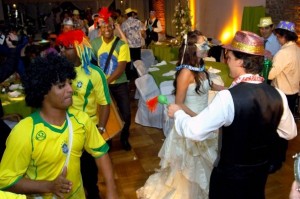 VIABRASIL PRODUCCIONES Novios y novias en Santiago |  AUTENTICO Y ESPECTACULAR SHOW DE BATUCADA BRASILERA Y SUS MULTAS , BATUCADA, GRUPO DE SAMBA, CAPOEIRA, MULATAS, BAILE ENTRETANIDO CEL.76787595