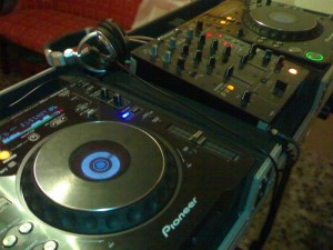 DJ - ARY Anuncios gratis para novios en Rancagua |  DJ-ILUMINACION,MUSICA ENVASADA-ANIMACION DE FIESTAS,MATRIMONIOS - EVENTOS, SERVICIOS PARA RANCAGUA Y LA SEXTA REGION