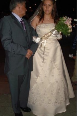 RAFFAELLA H. BARTOLOMEI Novios y novias en La Florida |  VESTIDO DE NOVIA EXCLUSIVO HERMOSO $150.000, VENDO VESTIDO DE NOVIA EXCLUSIVO TALLA 38-40 $150000