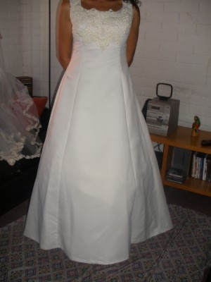 Contactar con Dayana Novios y novias en Santiago |  Vendo lindo vestido de novia , Color ivory casa blanca con falso , velo y zapatos muy buen precio 