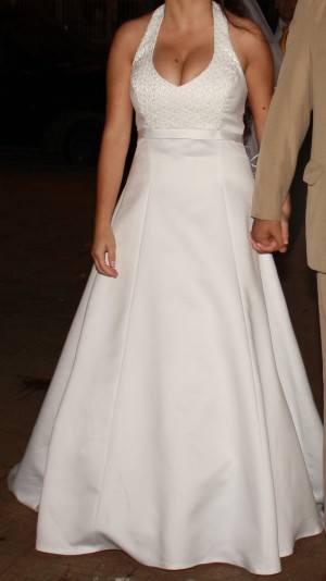 Patricia Navarrete Novios y novias en Temuco |  Vendo Vestido de Novia Usado Original de la Casablanca, Modelo Niza que ya no existe. Incluye falso y velo