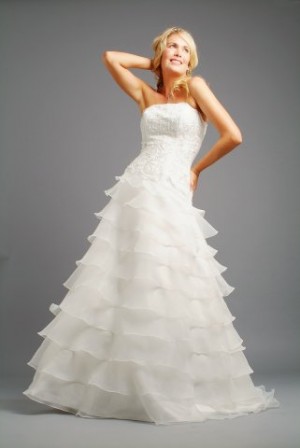 PAC Novios y novias en Las Condes |  Impecable y Hermoso Vestido de Novia, Coleccion High Bride, Punto Clave