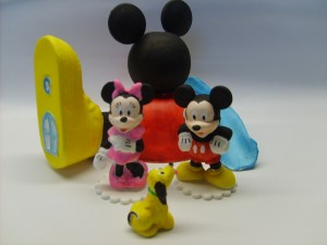   ximena vega Anuncios gratis para novios en La Serena |       novios y rosas de pastillaje,   adornos