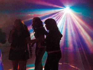  Novios y novias en Santiago |  iluminaciòn arriendo para matrimonios, fiestas y eventos /f-5161429, servicio de dj ,amplificaciòn ,data show.karaokes 