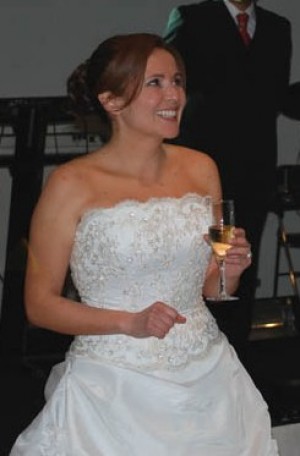Angela Novios y novias en Santiago |  Vendo mi vestido de novia lindisimo T.42 Ivory $150.000 , aplicaciones bordado strapples comprado en la Casa Blanca Mod HKollection 