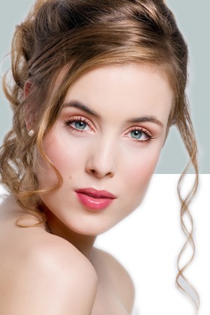 Lorena Novios y novias en Santiago |  Peluquería,tratamientos corporales manicure  depilación y más, Maquillaje,servicio integral novias