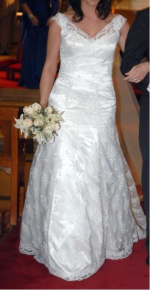 Alejandra S&aacute;nchez  Novios y novias en Providencia |  Vendo vestido de novia usado. Diseñado por Maricel Espinola, Un sólo uso. Tela de encaje traída de Nueva York.