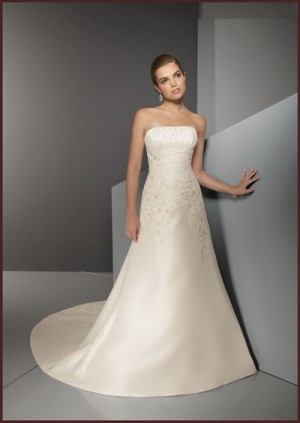 Veronica Novios y novias en Providencia |  MARAVILOSO VESTIDO DE NOVIA /MORI LEE MOD. NOML 674/ EN 300.000 MIL, HERMOSO CALSE Y REALZA LA FIGURA, CINTURA, COLOR IVORY/PLATA TALLA 38-40