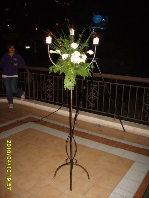 MAURICIO ROJAS Novios y novias en Santiago |  CAMINOS DE LUZ, ARREGLOS FLORALES, RAMOS NOVIA, DESPACHO DOMICILIO, CENTROS DE MESA, ATRILES, PEDESTALES, ARCO DE FLORES