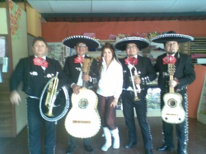 johnny luis Novios y novias en Santiago |  matrimonios con mariachis,charros,serenatas sal y tequila mariachis, 100% mariachis en chile sal y tequila serenatas en vivo