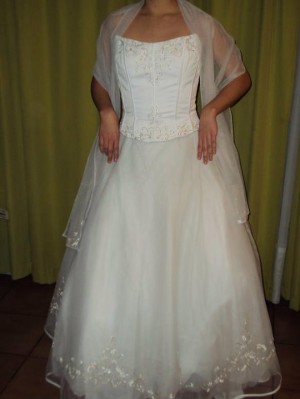 Carlos Morales Flores Novios y novias en Santiago |  Vendo vestido de novia, Precio $180.000, incluye accesorios.