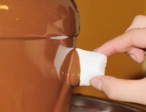 Soledad Vega Barrios Novios y novias en Macul |  Servicio de cascada de chocolate, Gigante cascada de chocolate de 7 pisos