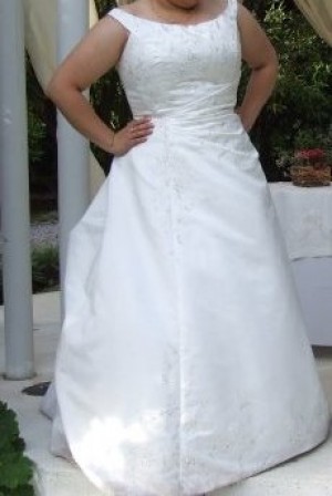 Paula Torres Novios y novias en Santiago |  Vestido de novia talla 50, una sola postura 