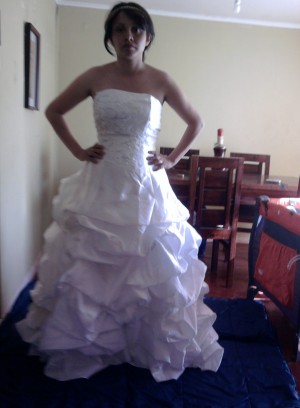 Guillermina Hern&aacute;ndez Novios y novias en Renca |  VENDO VESTIDO SALOME CASA BLANCA 150000 HERMOSO TALLA 38- 40, COLOR IVORY, valor incluye velo 4mts, tiara , falso y zapatos 37
