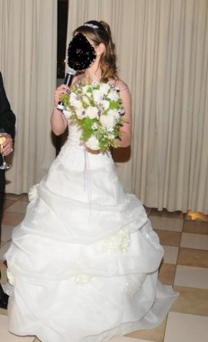 natalia  Novios y novias en Santiago |  se vende vestido de novia talla 36-38 usado en nov.2010 valor $290.000, elegantisimo vestido, esta limpio y se incluye el falso, la tiara y los zap