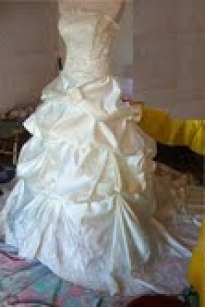 claudia Novios y novias en Providencia |  vestidos de novia nuevos a menos de 200 mil, vestidos de novia nuevos talla 38 y 40, blanco y ivory