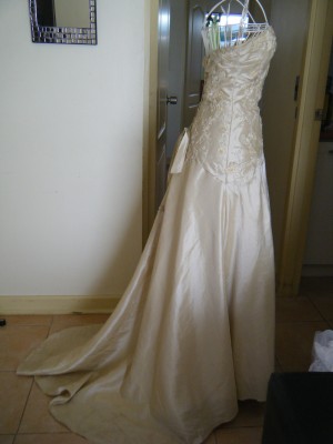 Loreto Sandoval Anuncios gratis para novios en Osorno |  Vendo vestido de novia importado, Unico, una sola postura