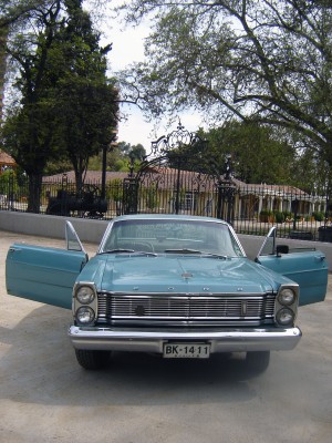 Cristian rojas Anuncios gratis para novios en Las Condes |  Auto antiguo para matrimonio, Ford Galaxie (mismo modelo cambio de mando presidencial)