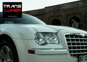 Fabiola Diaz Anuncios gratis para novios en Independencia |  Chrysler C300 flamante, dise&ntilde;ado para Matrimonios y Ejecutivos, Un servicio a tu medida