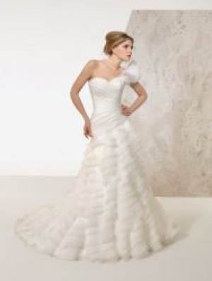 MARIA NOE SILVA VILLARROEL Novios y novias en Vitacura |  VESTIDO DE NOVIA MADELINE GARDNER 2011, INCERIBLE VESTIDO