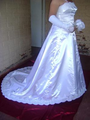 SOLEDAD ACU&Ntilde;A Novios y novias en Maipú |  **ARRIENDO VESTIDO DE NOVIA BLANCO IMPECABLE TALLA 40**, **ES DE LA CASA BLANCA,INCLUYE FALSO, GUANTES,ACCESORIO PARA EL PELO**