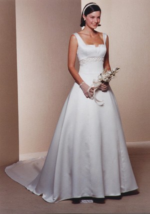 CAROLINA  Novios y novias en Santiago |  VESTIDO DE NOVIA BARATO, Modelo Paloma, de la Casa Blanca...