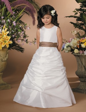 Ba&uacute;l M&aacute;gico Anuncios gratis para novios en Las Condes |  Hermosos vestidos de fiesta para ni&ntilde;as y j&oacute;venes, dise&ntilde;os exclusivos       , Arriendo y confecci&oacute;n de vestidos de fiesta, paje y graduaciones para ni&ntilde;as