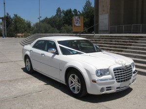 arriendo de auto para matrimonios Novios y novias en Providencia |  arriendo automovil para matrimonios, se arrienda automovil Chrysler para matrimonios solo santiago