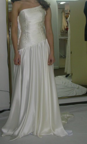paulina di domenico Novios y novias en Vitacura |  vestido nuevo en shantun de seda para terminar, color marfil, falta ponerle aplicaciones según gusto