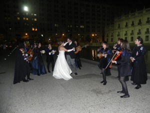 Tuna de Se&ntilde;oritas de la Universidad de CHile Novios y novias en Santiago |  Tuna para Matrimonio, ceremonia civil y religiosa, Amplio Repertorio Español, Chileno, Latinoamerico, Vals y Boleros