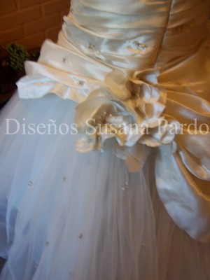 SUSANA PARDO Novios y novias en La Florida |  VESTIDOS DE NOVIAS Y FIESTA, CONFECCIÓN DE VESTIDOS DE NOVIA A LA MEDIDA