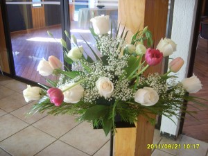 MAURICIO ROJAS Novios y novias en Santiago |  DECORACION MATRIMONIOS, ARREGLOS FLORES NATURALES, DESPACHO A DOMICILIO, ARCO FLORES, CAMINOS DE LUZ, ATRILES, PEDESTALES, CENTROS MESA