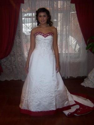 LORENA Novios y novias en Maipú |  VESTIDOS DE NOVIA, ARRIENDO VESTIDOS DE NOVIA NOVIO FIESTA MADRINAS