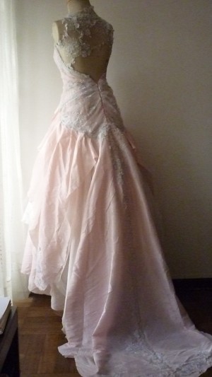 Claudia Page Novios y novias en Santiago |  se confeccionan vestidos de novia a la media, Diseños exclusivos