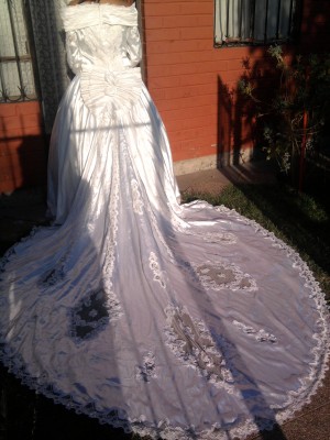 JEANNETTE RIOS Anuncios gratis para novios en La Granja |  ARRIENDO VESTIDO  NOVIA MARAVILLOSO, VESTIDO NOVIA BLANCO CON ENCAJES Y COLA DE 3 METROS