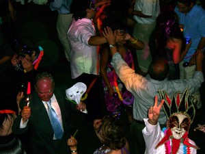 Primercorte Producciones Novios y novias en Santiago |  Iluminación Decorativa, Pista de Baile, Efectos, Música, Dj, Amplificación., Múscia, Iluminación Eventos, Matrimonios, Empresas, Fiestas, Cumpleaños....