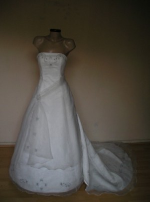Carmita Alegr&iacute;a Anuncios gratis para novios en &Ntilde;u&ntilde;oa |  Vendo vestido de novia strapless con cristales Swarovski..., $300.000