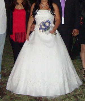 karina  Anuncios gratis para novios en El Bosque |  lindo vestido de novia talla 40 -42, mori lee