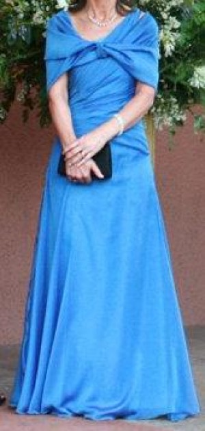 Berni Anuncios gratis para novios en Las Condes |  Vendo precioso vestido de madrina usado, Azul con una sola manga