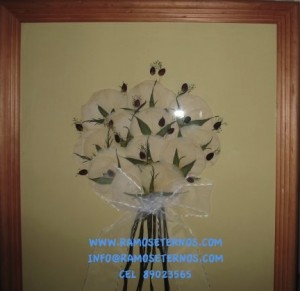 http://www.RAMOSETERNOS.COM Novios y novias en Vitacura |  Tu ramo de novia en http://www.ramoseternos.com, te acompañara como decoracion en tu nueva vida matrimonial