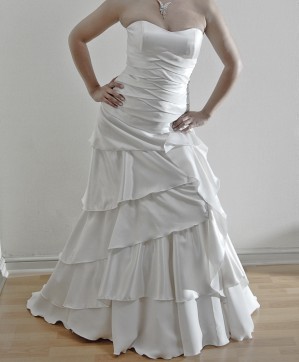 Paz Novios y novias en Santiago |  Vendo Vestido de Novia, Elegante diseño, excelente estado