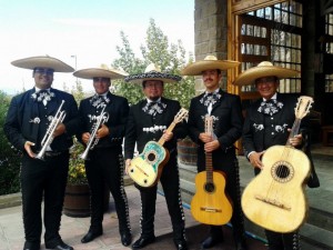 johnny luis Novios y novias en Santiago |  musica en vivo mariachis sal y tequila charros, serenatas $60.000. 5 mariachis 02-6388358 / 7-6260519