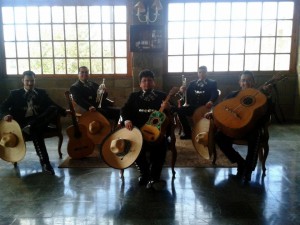 johnny luis Novios y novias en Santiago |  mariachis,musica en vivo serenatas y charros, sal y tequila $60.000. 5 mariachis 02-6388358 / 7-6260519