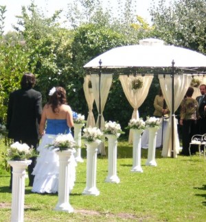 Adriana Gonz&aacute;lez Anuncios gratis para novios en Las Condes |  Decoraci&oacute;n para matrimonios. Arcos florales, P&eacute;rgolas, Pilares, Piletas., Toda la decoraci&oacute;n que necesitas para tu boda est&aacute; aqu&iacute;.......
