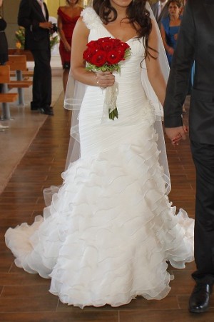 VALERIA ANGULO Anuncios gratis para novios en Macul |  MARAVILLOSO VESTIDO DE NOVIA , MODELO FAUNA 2011 - MARCA PRONOVIAS