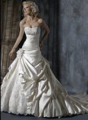 CLAUDIA Anuncios gratis para novios en Providencia |  Vendo Hermoso vestido de novia Nuevo, talla 42-44-46 color Ivory,  $250.000,  Taffeta con incrustaciones de cristal y encaje contamos con m&aacute;s tallas