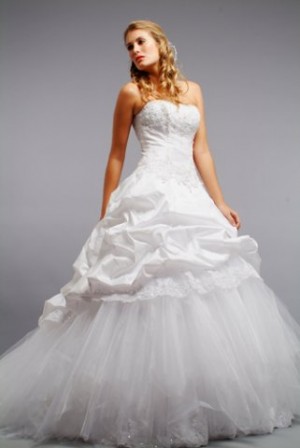 Mariana Anuncios gratis para novios en Santiago |  VESTIDO DE NOVIA BLANCO 38 � 40, IMPORTADO PUNTO CLAVE, Perfecto estado, incluye falso, velo,  guantes y bolero.