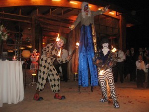 Alex Castillo Anuncios gratis para novios en Las Condes |  Entregamos cotill&oacute;n con personajes circoteatrales, Artemarket, perfecci&oacute;n., Puestas en escena Veneciana,Imaginario m&aacute;gico,zancos,malabares de luz, Saxo