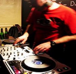 js Anuncios gratis para novios en La Reina |  musica para eventos....F: 2772383  o  09/8765895, musica, karaoke,iluminacion,djs, animaciones interactivas, pantallas gigant