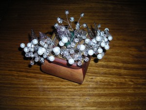 Nelly Guti&eacute;rrez G. Anuncios gratis para novios en Maip&uacute; |  cintillos, tiaras y tocados para novias, Accesorios con cuentas de vidrio